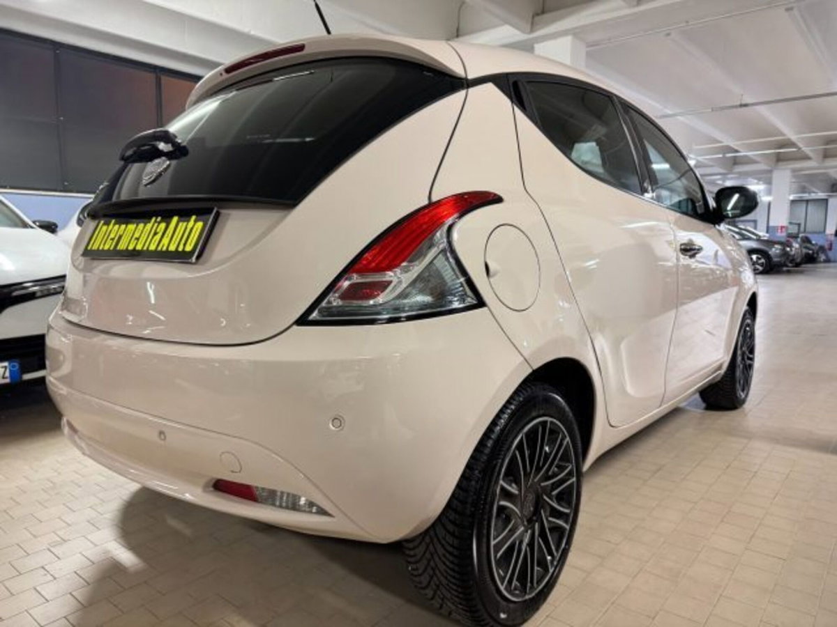 Lancia Ypsilon 1.2 69 CV 5 porte GPL Ecochic Platinum (4)