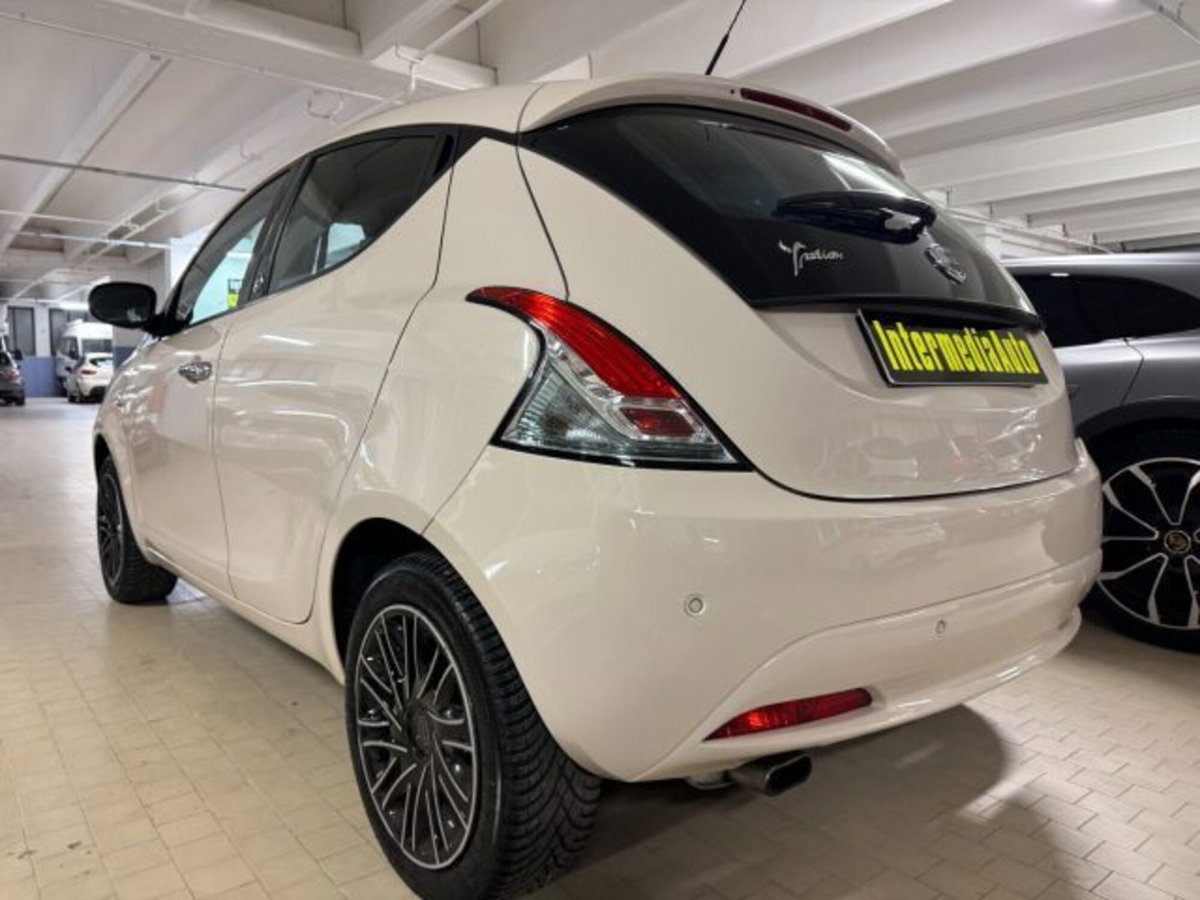 Lancia Ypsilon 1.2 69 CV 5 porte GPL Ecochic Platinum (6)