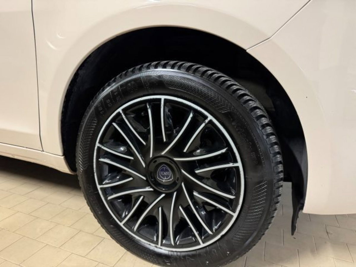 Lancia Ypsilon 1.2 69 CV 5 porte GPL Ecochic Platinum (7)