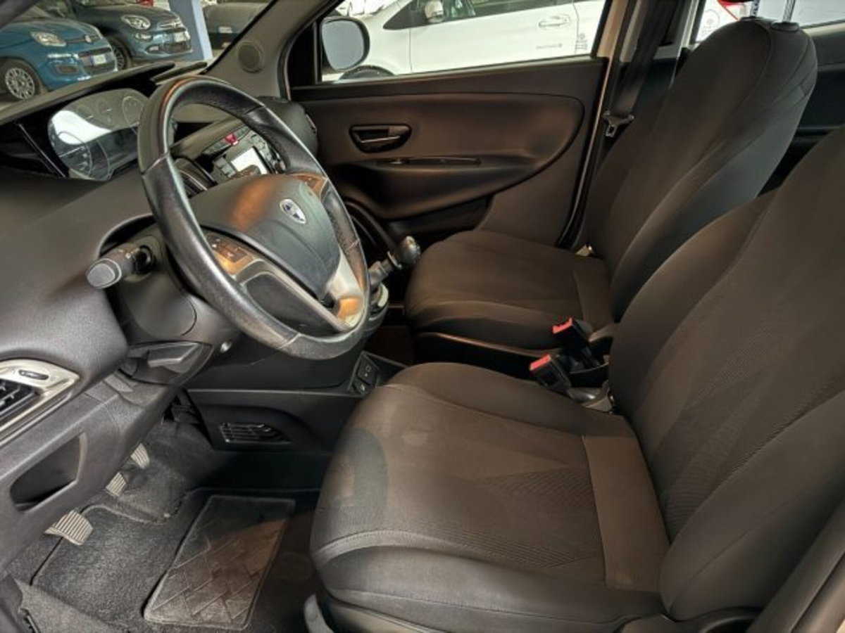 Lancia Ypsilon 1.2 69 CV 5 porte GPL Ecochic Platinum (9)