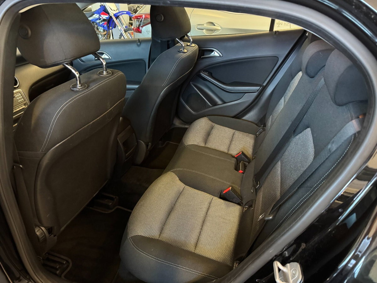 Mercedes-Benz GLA SUV 180 d Automatic Executive (9)
