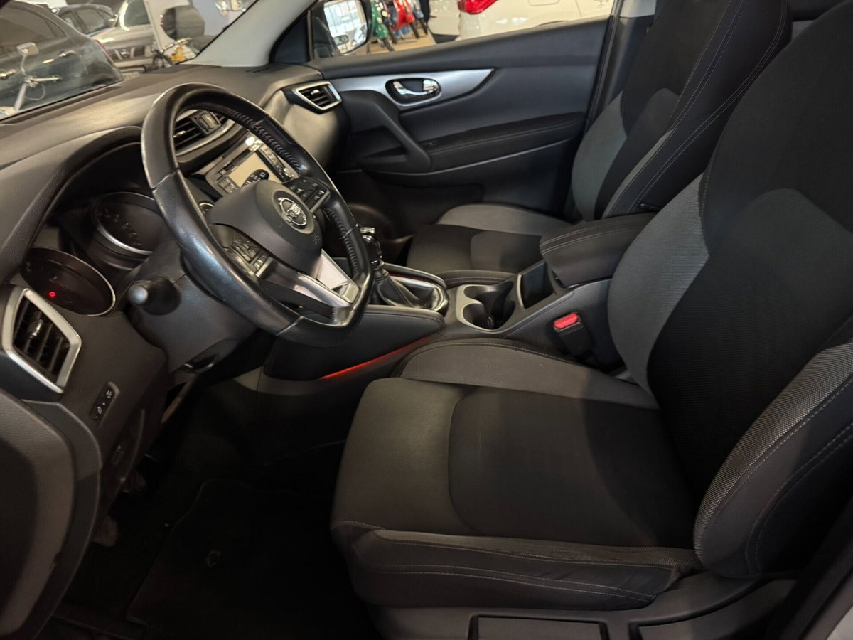 Nissan Qashqai 1.6 dCi 2WD N-Connecta (10)