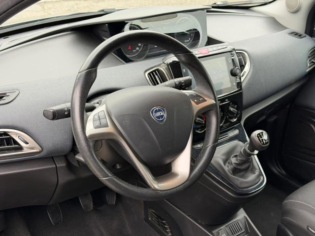 Lancia Ypsilon 1.0 FireFly 5 porte S&S Hybrid Gold Plus (10)