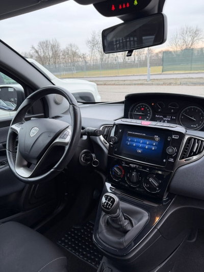 Lancia Ypsilon 1.0 FireFly 5 porte S&S Hybrid Gold Plus (14)