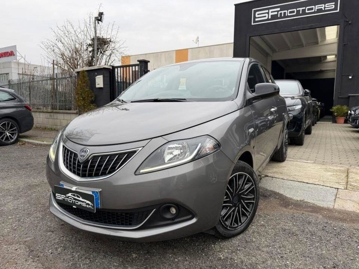 Lancia Ypsilon 1.0 FireFly 5 porte S&S Hybrid Gold Plus (2)