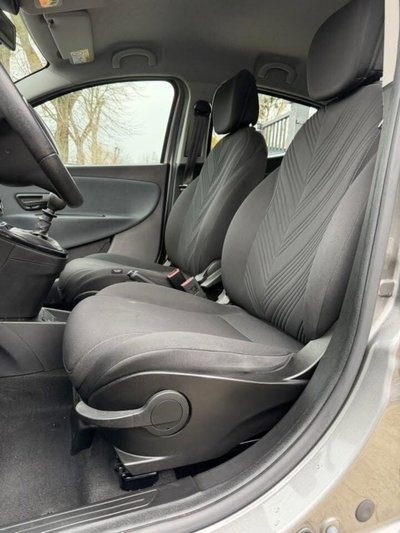 Lancia Ypsilon 1.0 FireFly 5 porte S&S Hybrid Gold Plus (9)