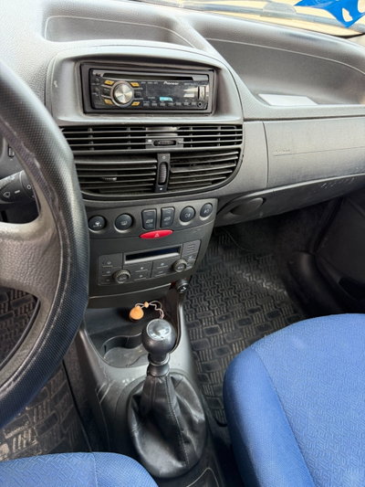 Fiat Punto 1.2 16V 3 porte Emotion (7)