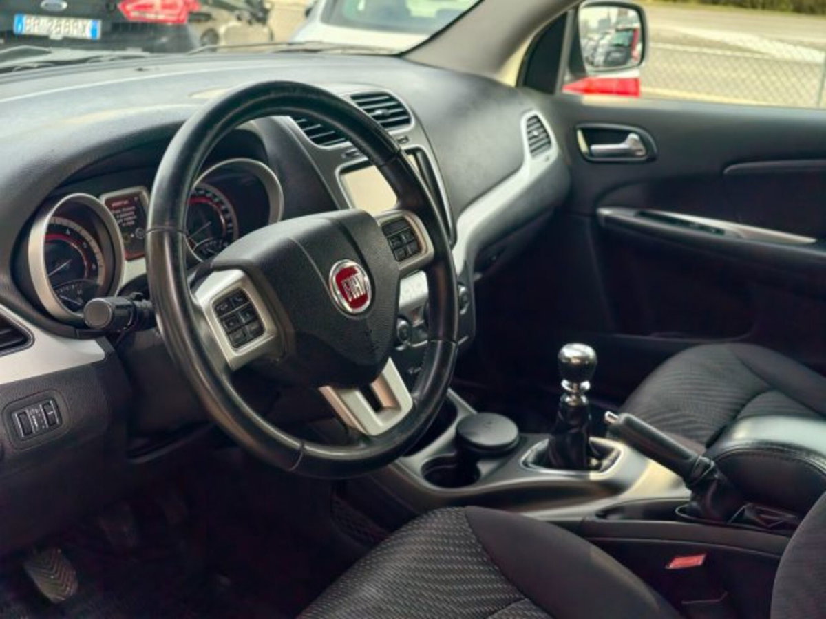 Fiat Freemont 2.0 Mjt 170 CV 4x4 Automatica Lounge (8)