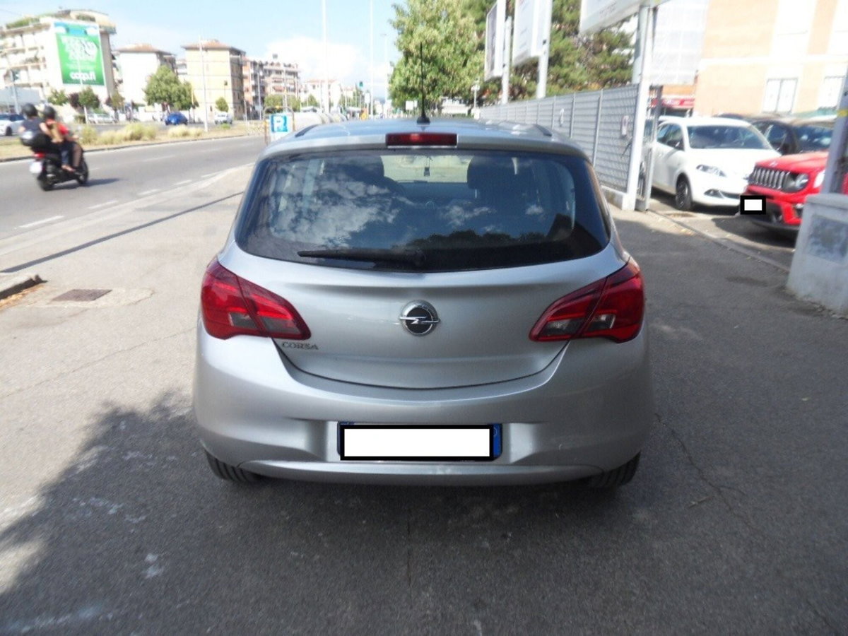 Opel Corsa 1.2 5 porte Advance (2)