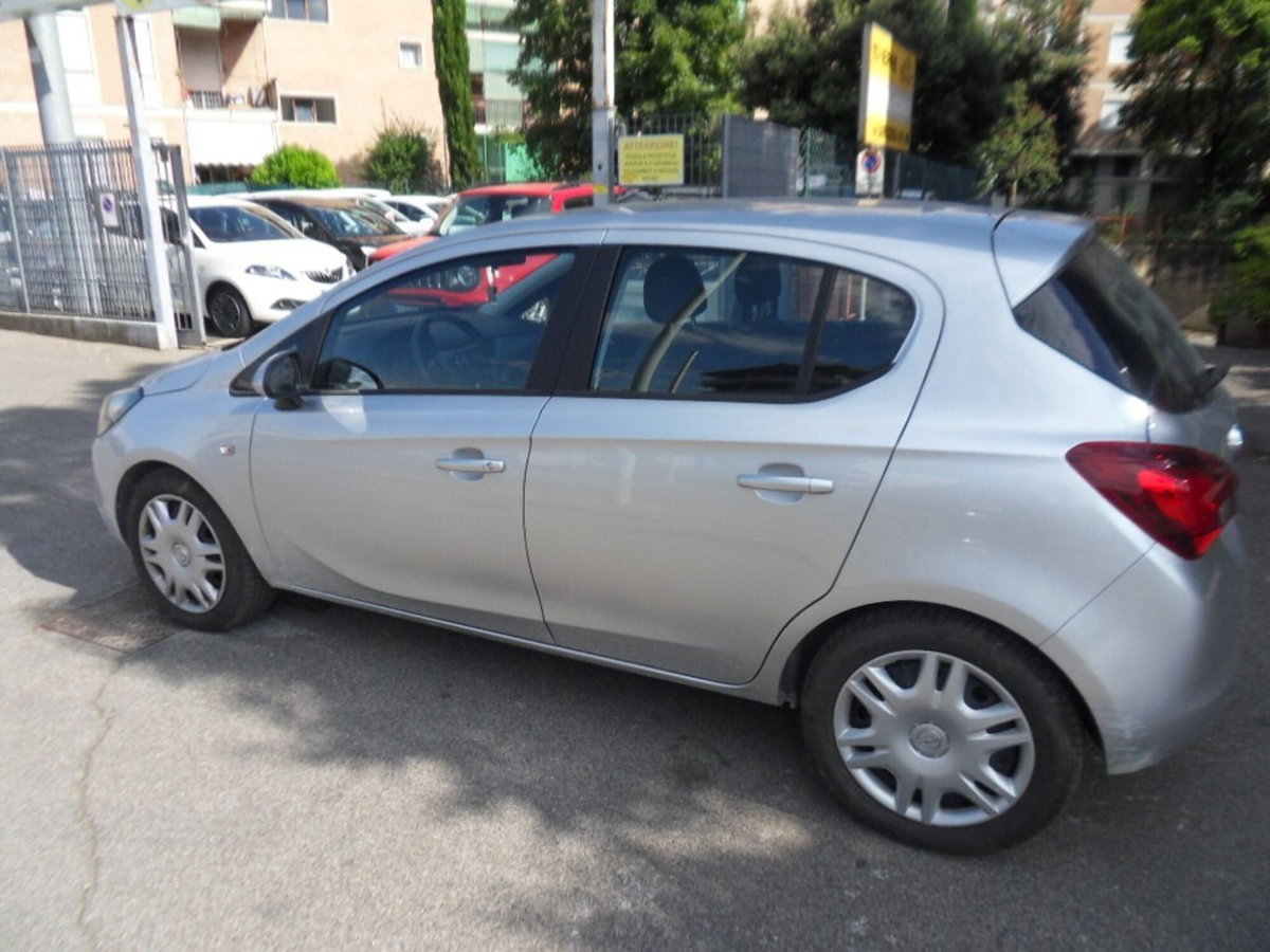 Opel Corsa 1.2 5 porte Advance (3)