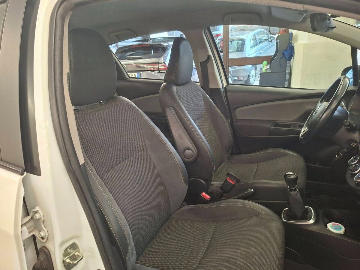 Toyota Yaris 1.D-4D 5 porte Cool (13)