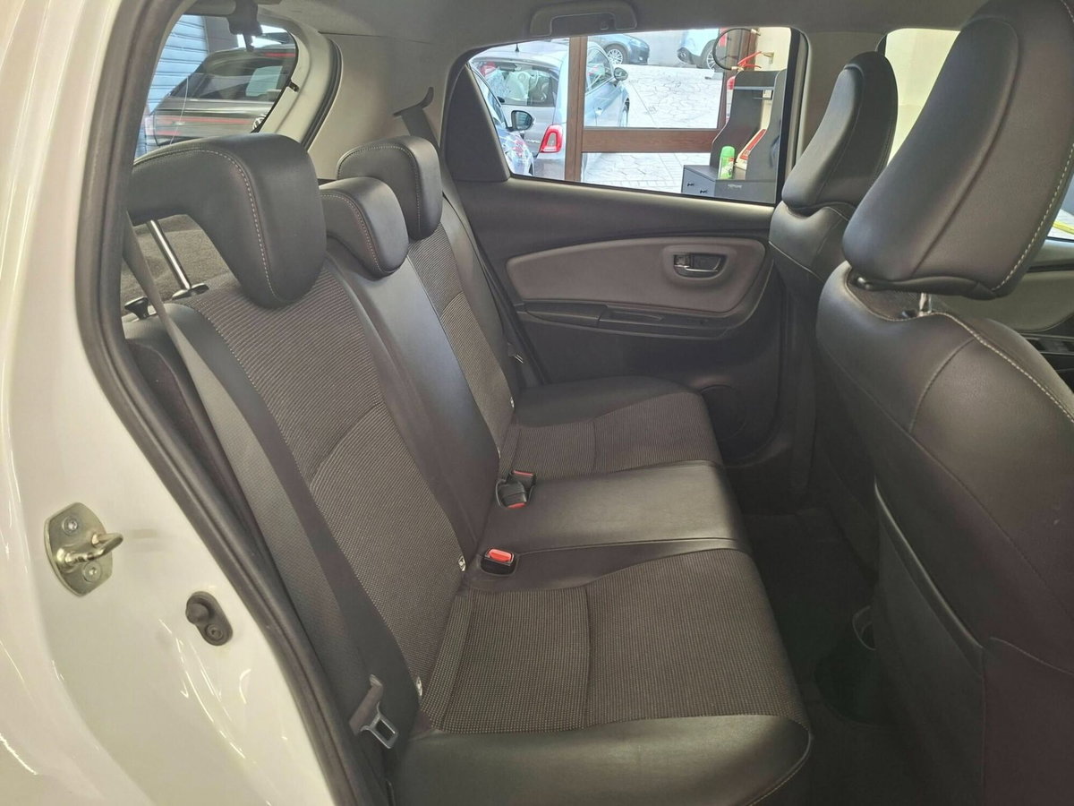 Toyota Yaris 1.D-4D 5 porte Cool (17)