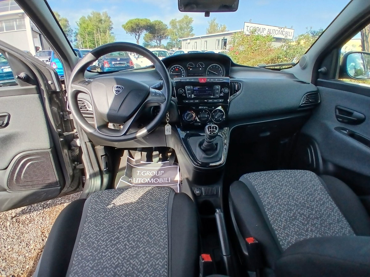 Lancia Ypsilon 1.2 69 CV 5 porte GPL Ecochic Silver (13)