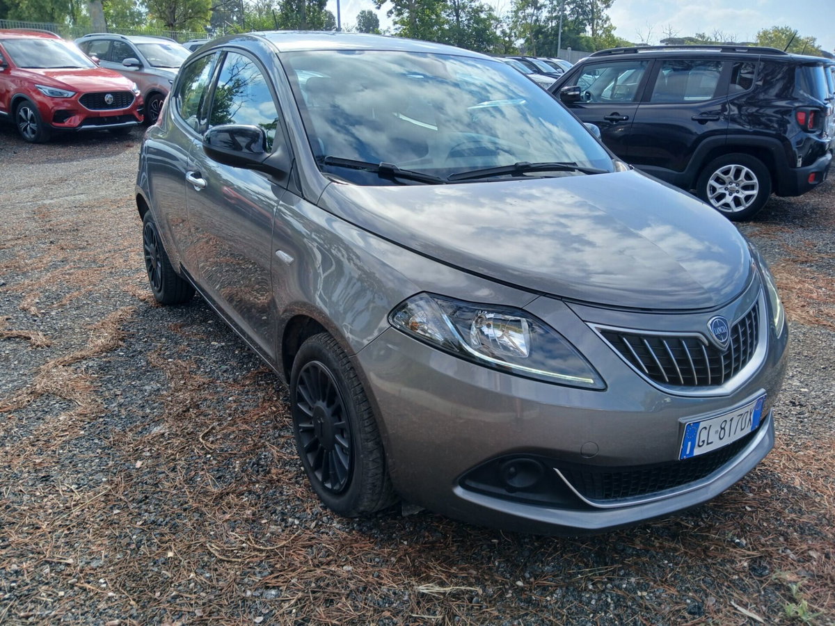 Lancia Ypsilon 1.2 69 CV 5 porte GPL Ecochic Silver (3)