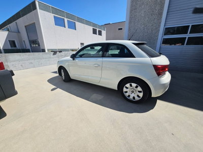 Audi A1 1.6 TDI 105 CV Attraction (4)
