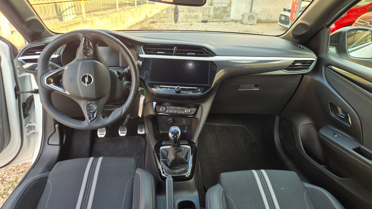 Opel Corsa 1.2 Design & Tech (10)