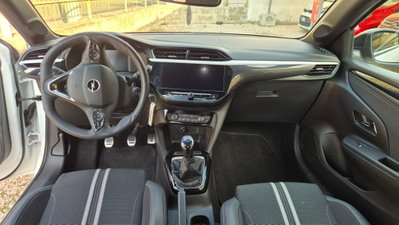 Opel Corsa 1.2 Design & Tech (10)