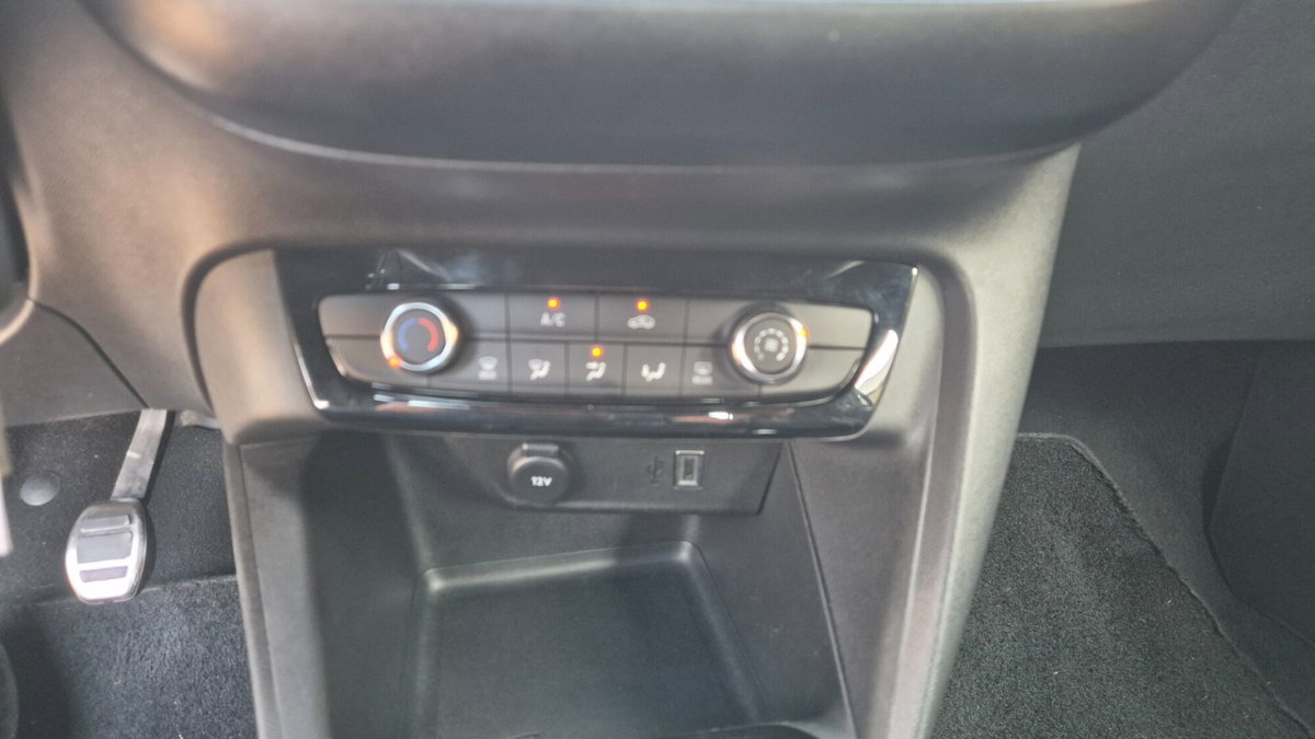 Opel Corsa 1.2 Design & Tech (14)