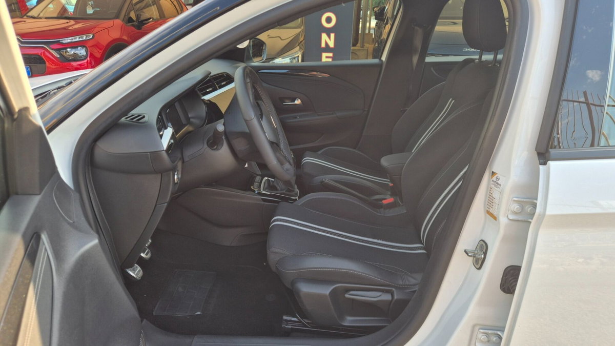 Opel Corsa 1.2 Design & Tech (8)