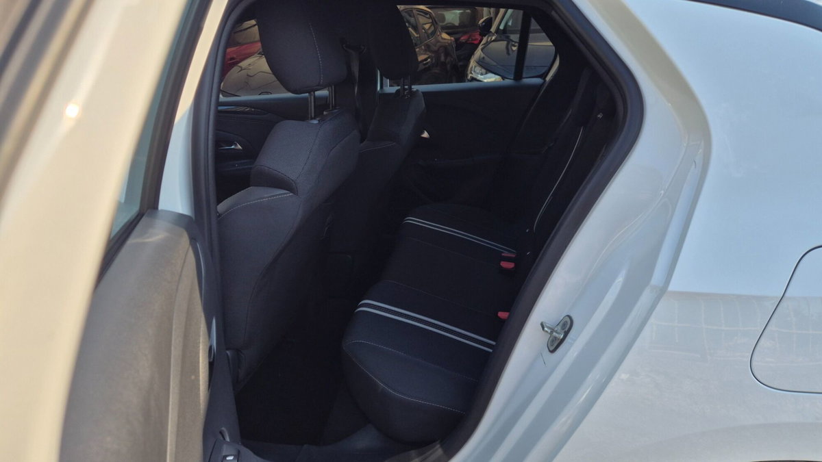 Opel Corsa 1.2 Design & Tech (9)