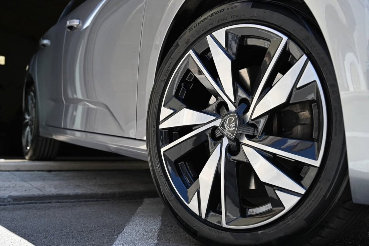 Peugeot 308 BlueHDi 130 S&S EAT8 Allure Pack (13)