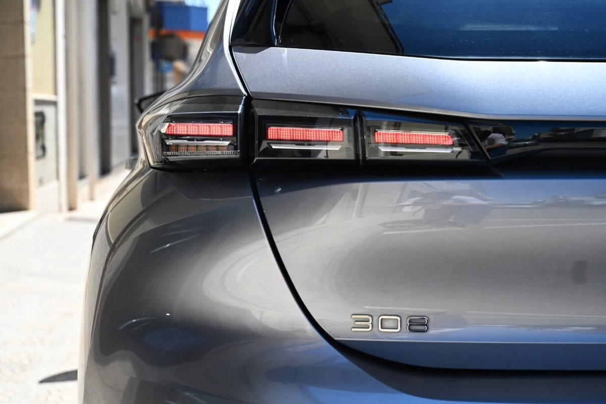 Peugeot 308 BlueHDi 130 S&S EAT8 Allure Pack (17)
