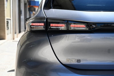 Peugeot 308 BlueHDi 130 S&S EAT8 Allure Pack (17)