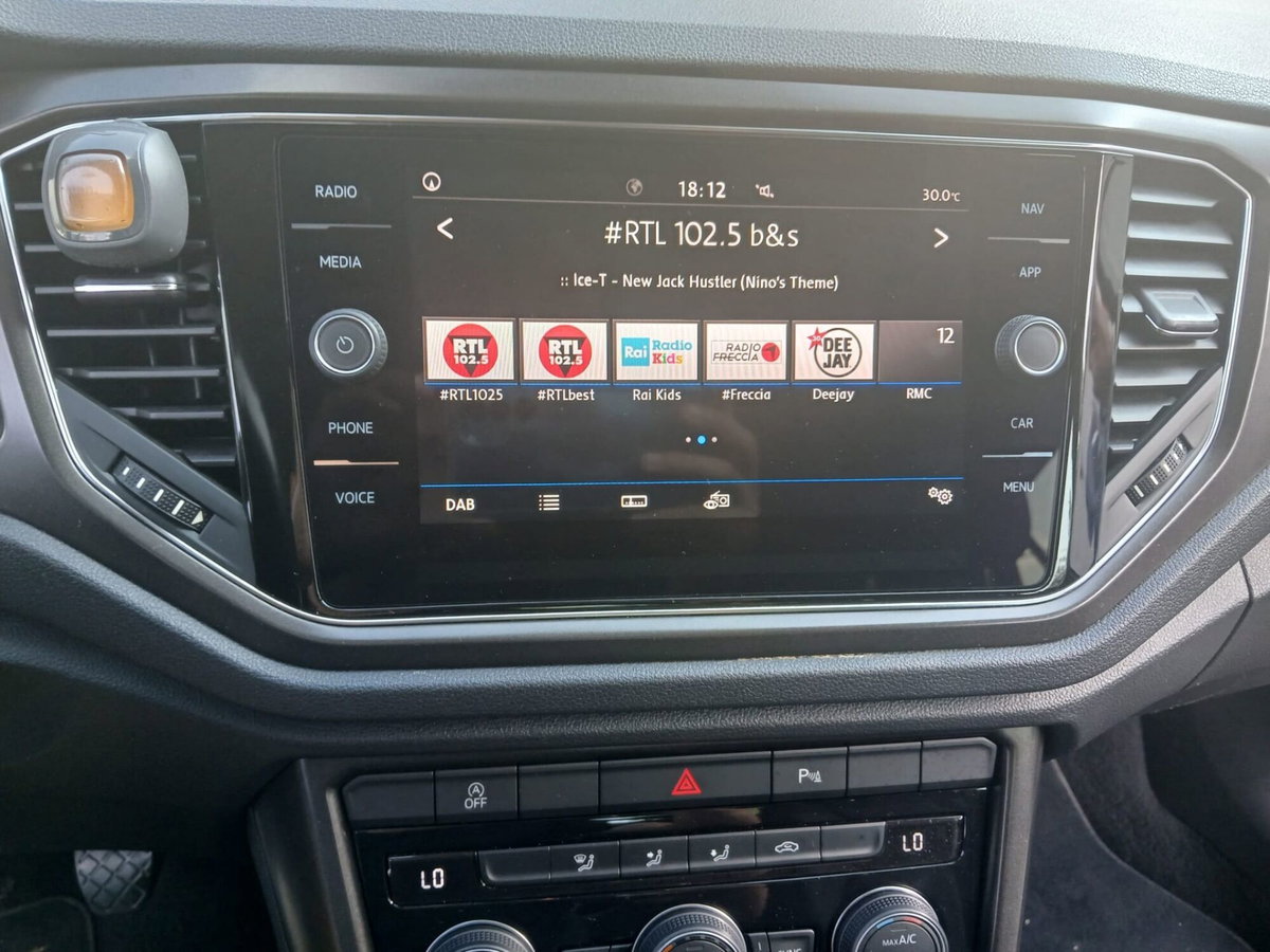 Volkswagen T-Roc 1.6 TDI SCR Business BlueMotion Technology (10)