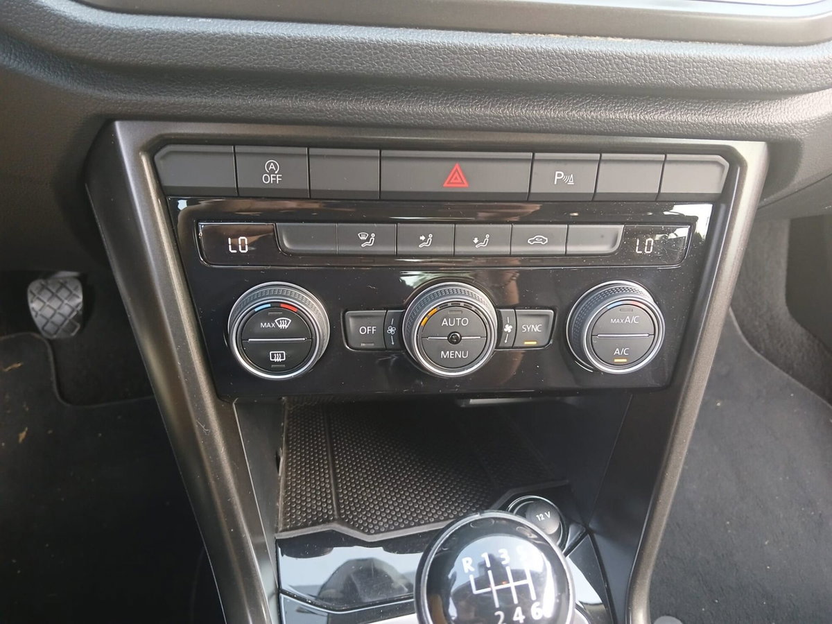 Volkswagen T-Roc 1.6 TDI SCR Business BlueMotion Technology (13)