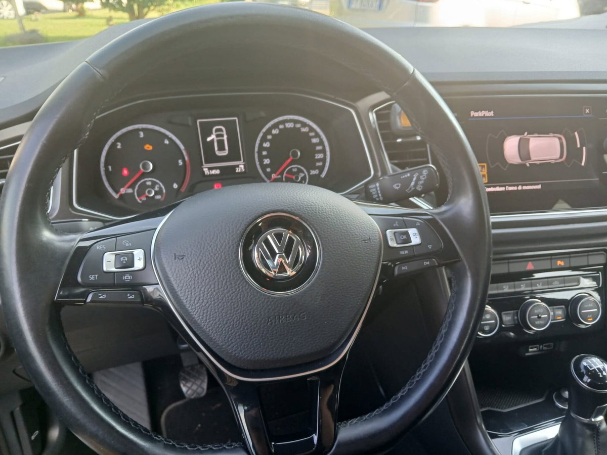 Volkswagen T-Roc 1.6 TDI SCR Business BlueMotion Technology (9)