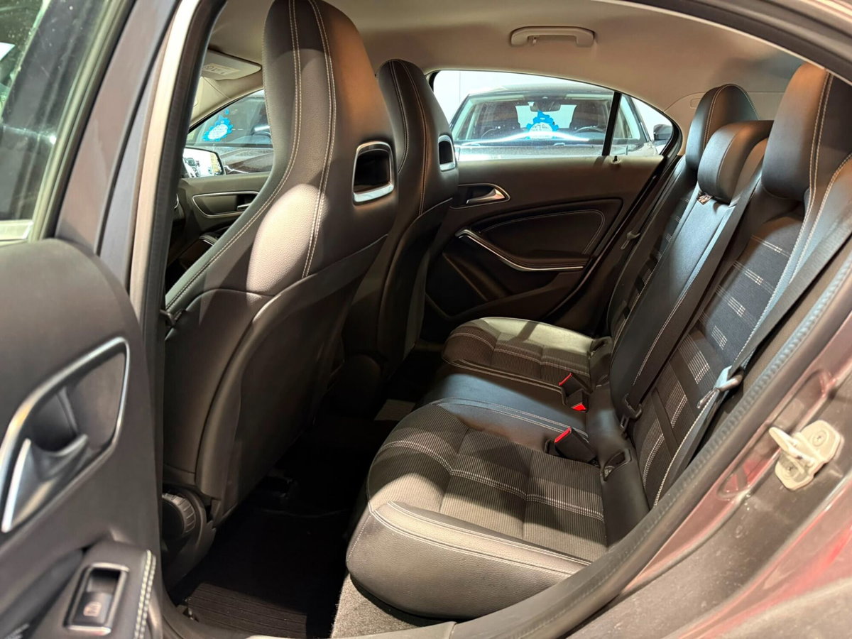 Mercedes-Benz Classe A 180 d Automatic Premium (16)