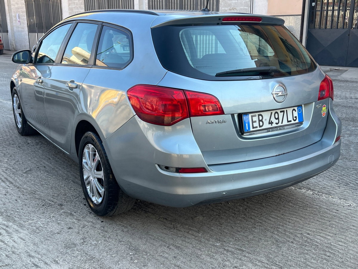 Opel Astra Station Wagon 1.7 CDTI 110CV Sports Elective (2)