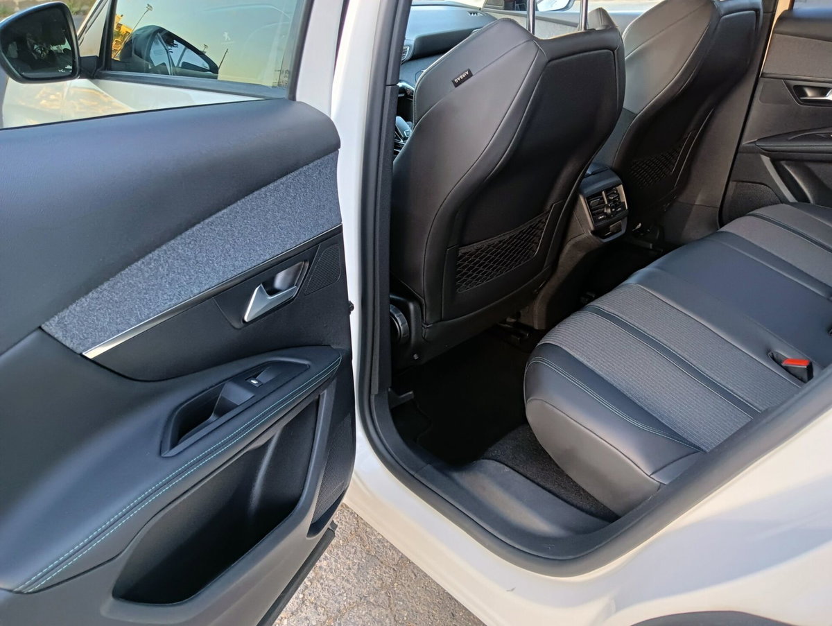 Peugeot 3008 BlueHDi 130 S&S EAT8 Allure Pack (12)