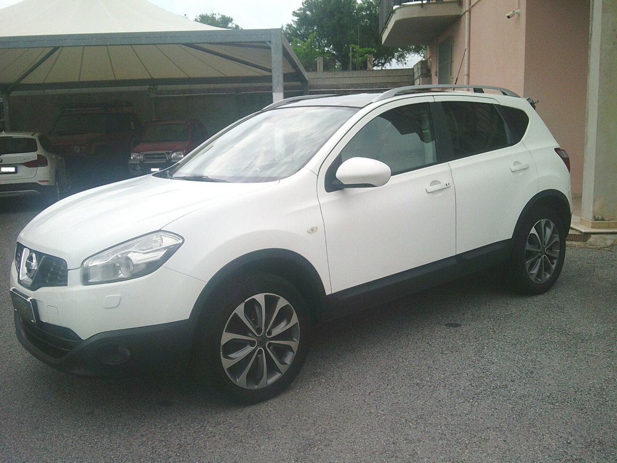 Nissan Qashqai 1.5 dCi Tekna (2)