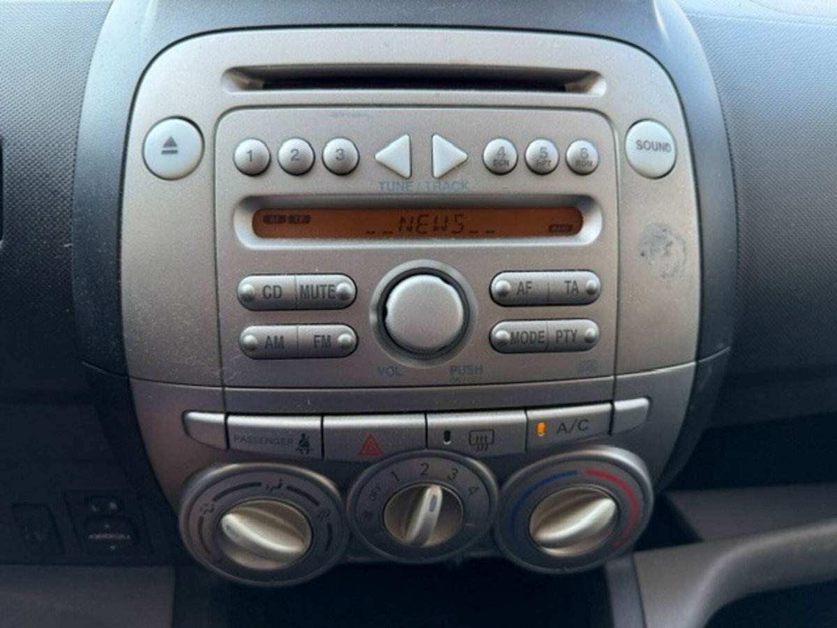 Daihatsu Sirion 1.0 Hiro Green Powered (9)