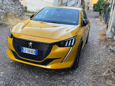 Peugeot 208 PureTech 100 Stop&Start 5 porte GT (3)
