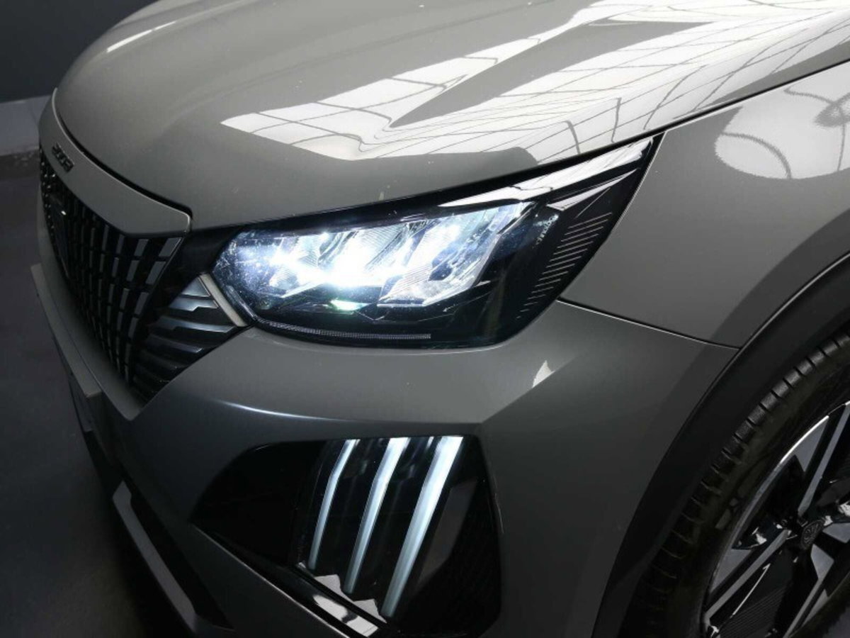 Peugeot 2008 1.2 turbo Allure 100cv (10)