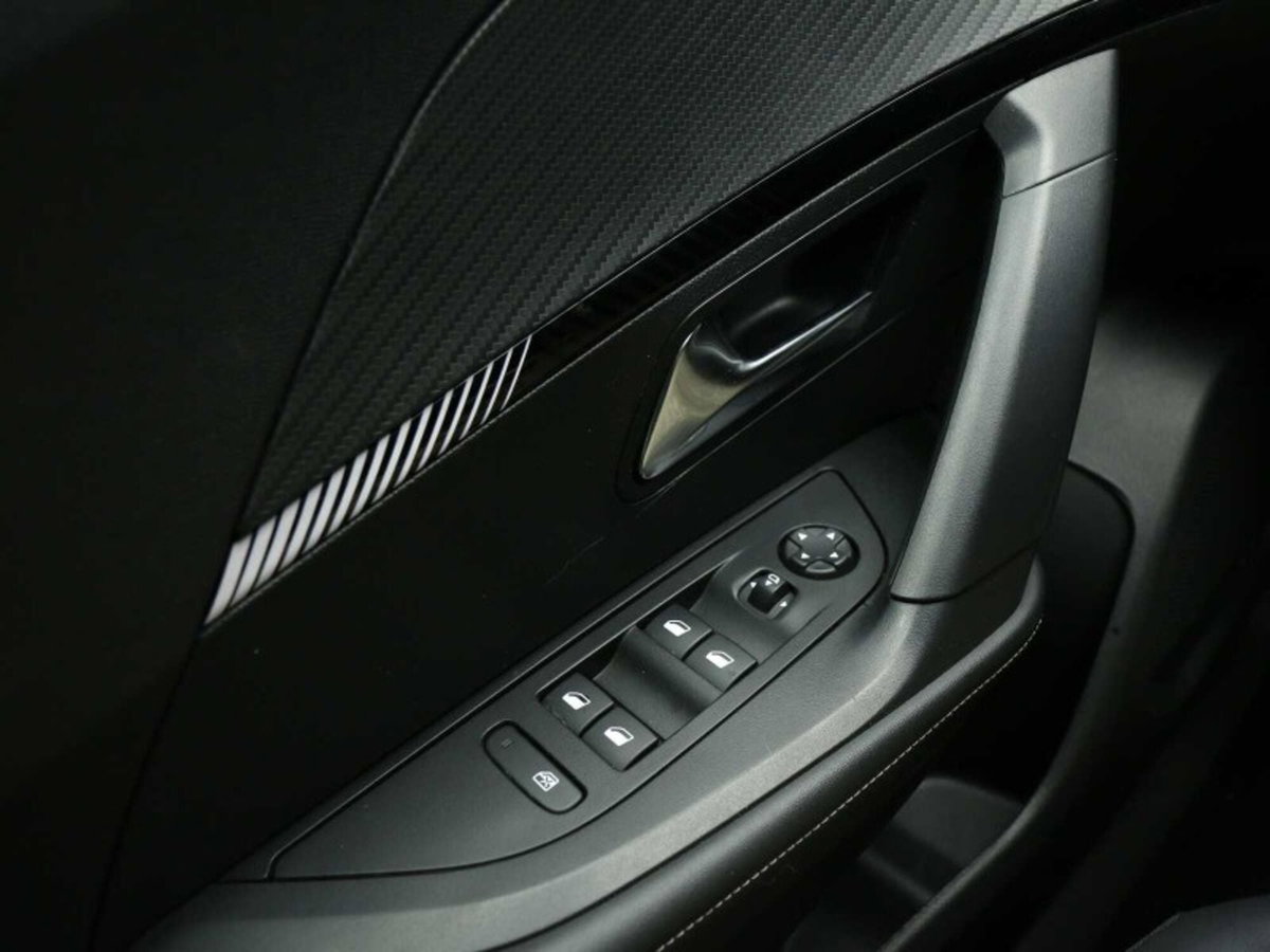 Peugeot 2008 1.2 turbo Allure 100cv (14)