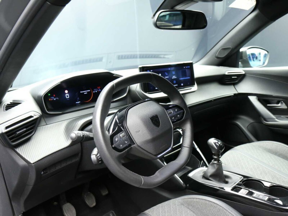 Peugeot 2008 1.2 turbo Allure 100cv (15)
