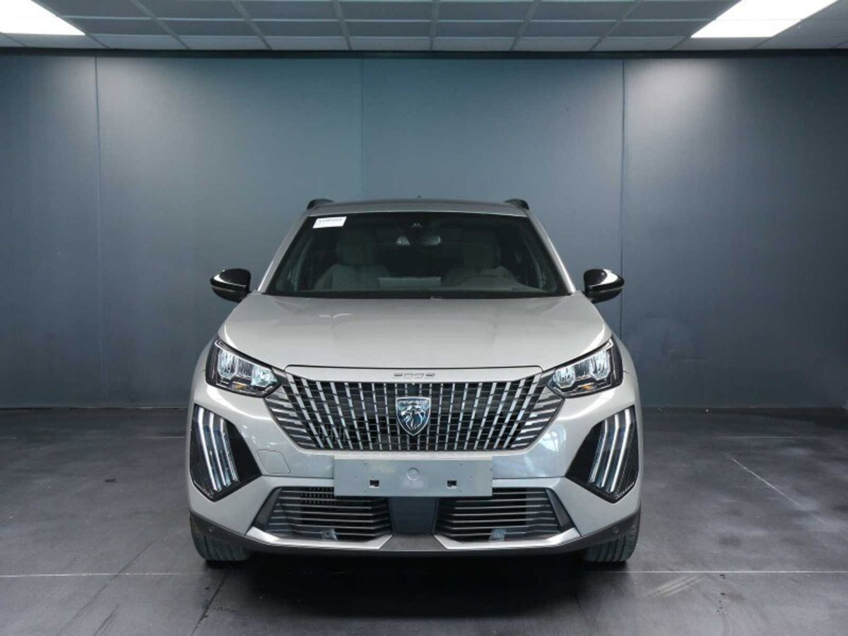 Peugeot 2008 1.2 turbo Allure 100cv (2)