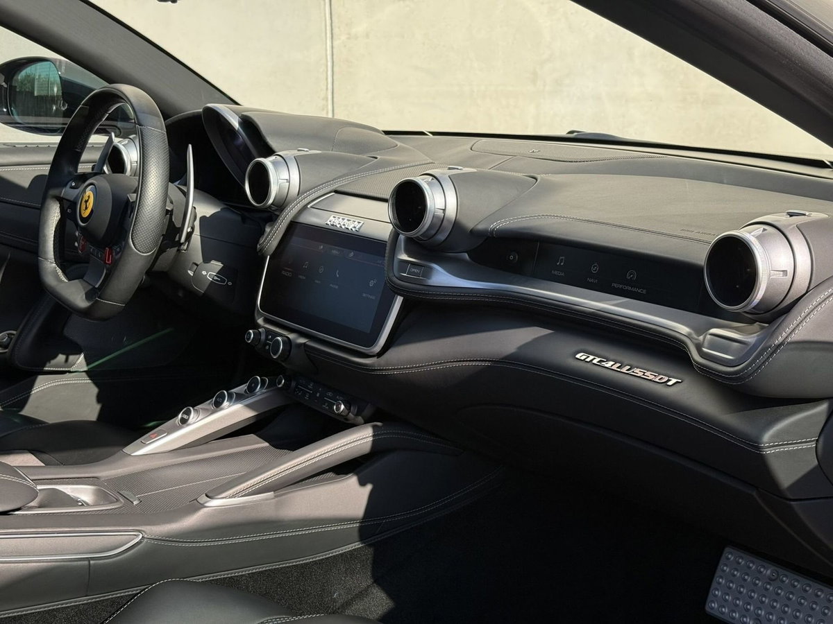 Ferrari GTC4Lusso Coupé GTC4Lusso T (10)