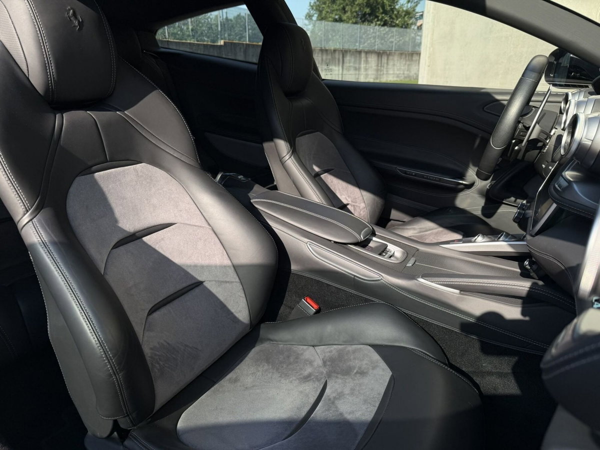 Ferrari GTC4Lusso Coupé GTC4Lusso T (9)