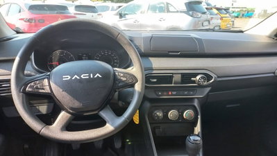 Dacia Jogger 1.0 tce Essential Gpl 100cv (8)