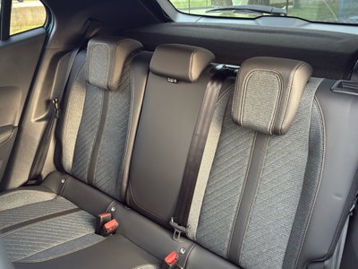 Peugeot 2008 1.2 hybrid Allure 145cv e-dcs6 (10)