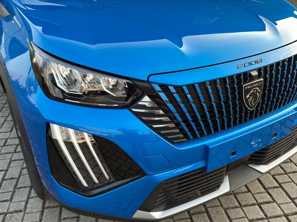 Peugeot 2008 1.2 hybrid Allure 145cv e-dcs6 (7)