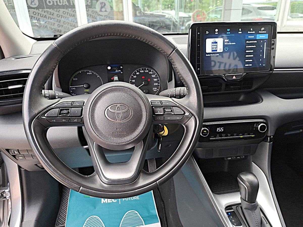 Toyota Yaris Active (11)