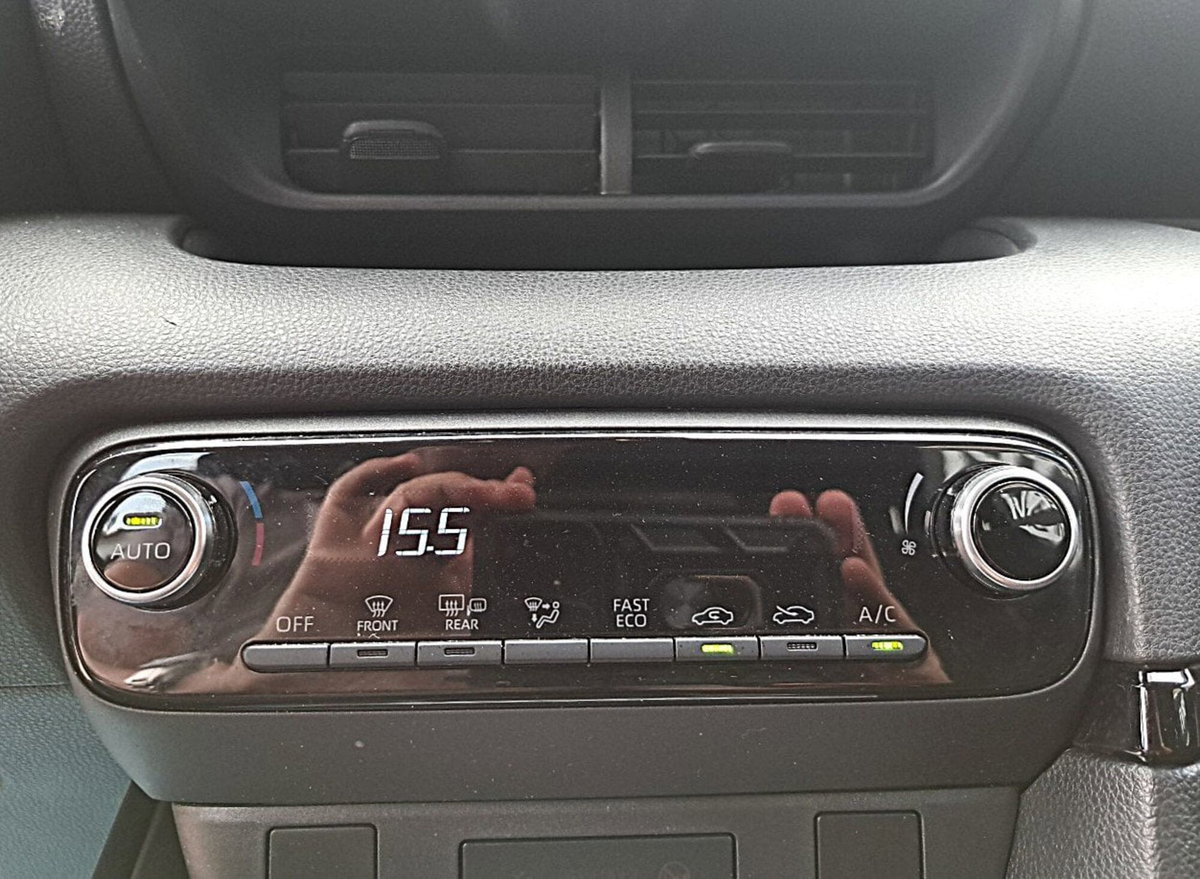 Toyota Yaris Active (17)