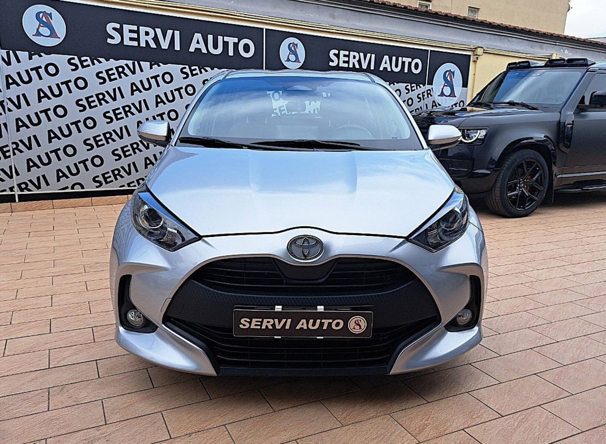 Toyota Yaris Active (2)