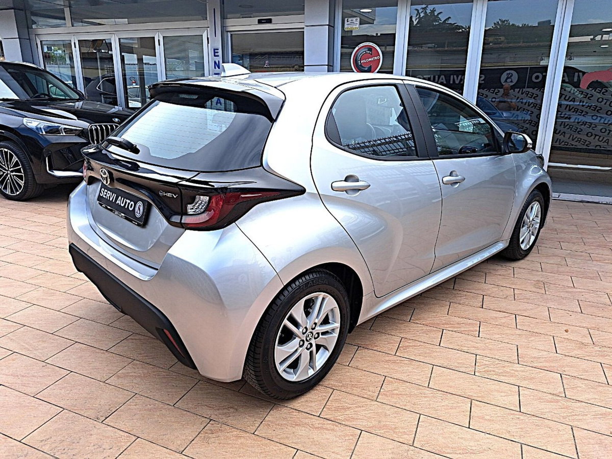 Toyota Yaris Active (5)