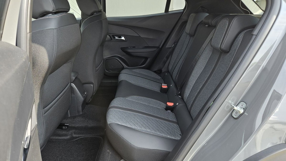 Peugeot 2008 1.2 hybrid Allure 145cv e-dcs6 (10)